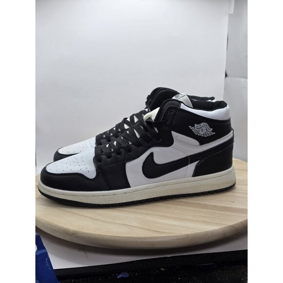 Nike Black and White Athletic Shoes - Picture 1 of 8